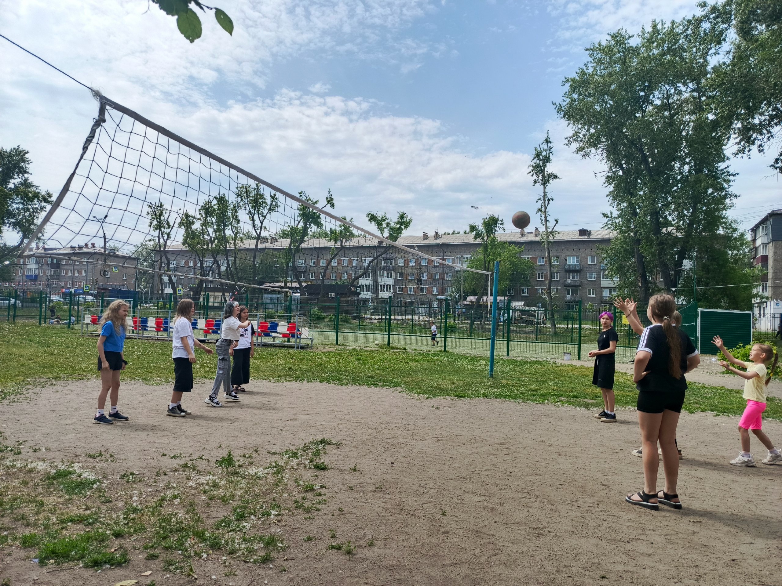 Игры на открытом воздухе.